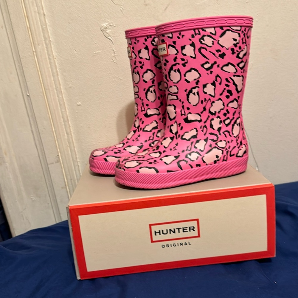 The boots are in good shape. Only worn a few times and the box is available